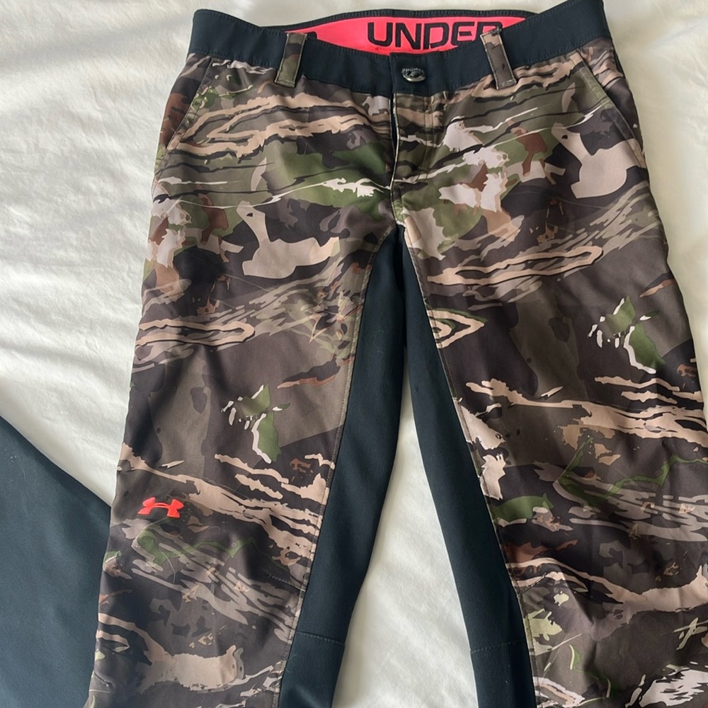 Under Armour Camouflage hiking Pants women’s 4